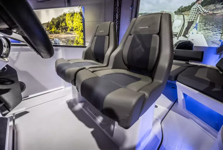 Axopar-22-Spyder-gallery_08_C4A0702__FillWzEyODAsODYwXQ_WebP~jpg