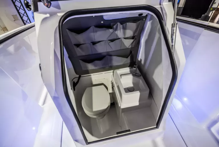 Axopar-22-Spyder-gallery_15_C4A0547__FillWzEyODAsODYwXQ_WebP~jpg