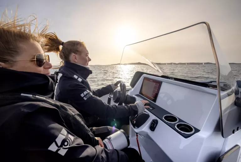 Axopar-22-Spyder-gallery_Q9A9382__FillWzEyODAsODYwXQ_WebP~jpg