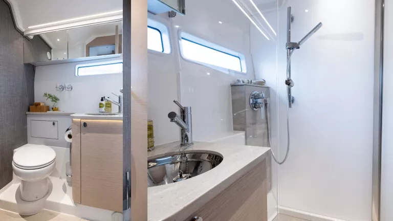 Nimbus-Boats-495-Fly-Interior-Toilet-3840×2160-1-3200×1800