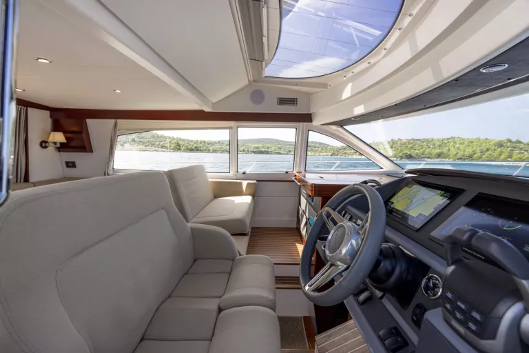 Nimbus_405_Flybridge_Q6A7026-3200×2135