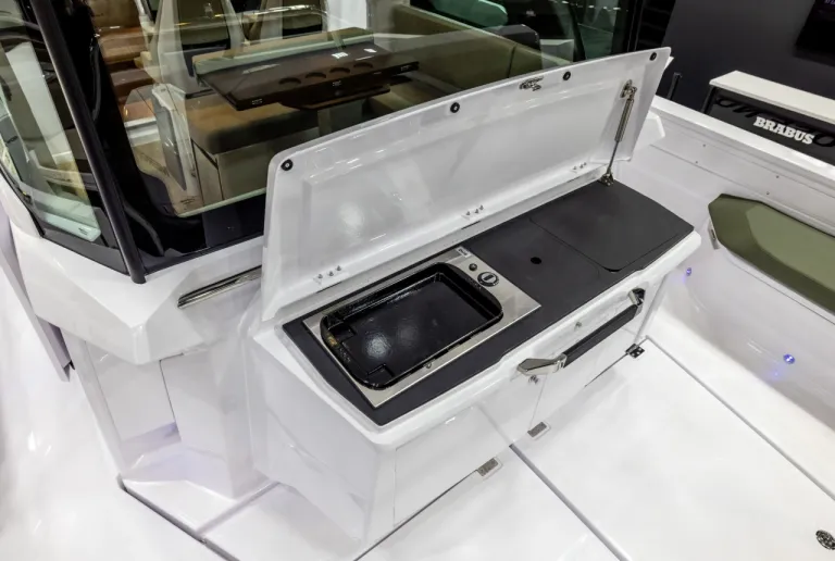 Axopar_38_XC_Gallery_0001_Axopar_38_XC_Cross_Cabin-7106__FillWzEyODAsODYwXQ