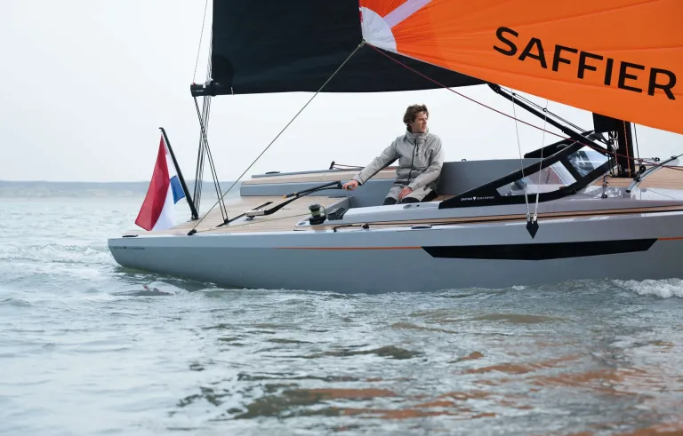 Saffier-SE-28-Leopard-tiller-exterior-