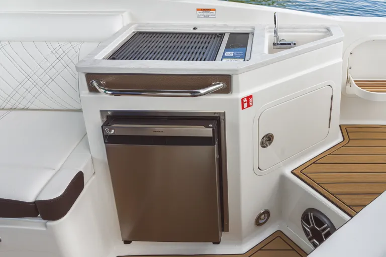 2026-SDX-290-SDX290-cockpit-wet-bar-grill-refrigerator-08331-X4