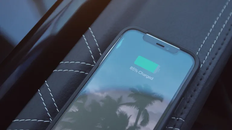 2026-SLX-260-Outboard-SXO260-charging-station-00001-X4